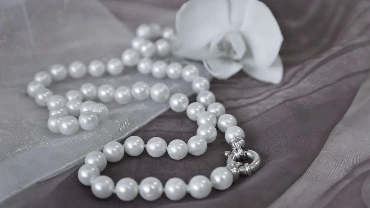 Perlenhochzeit (30. Hochzeitstag) Bedeutung, Geschenke & Sprüche